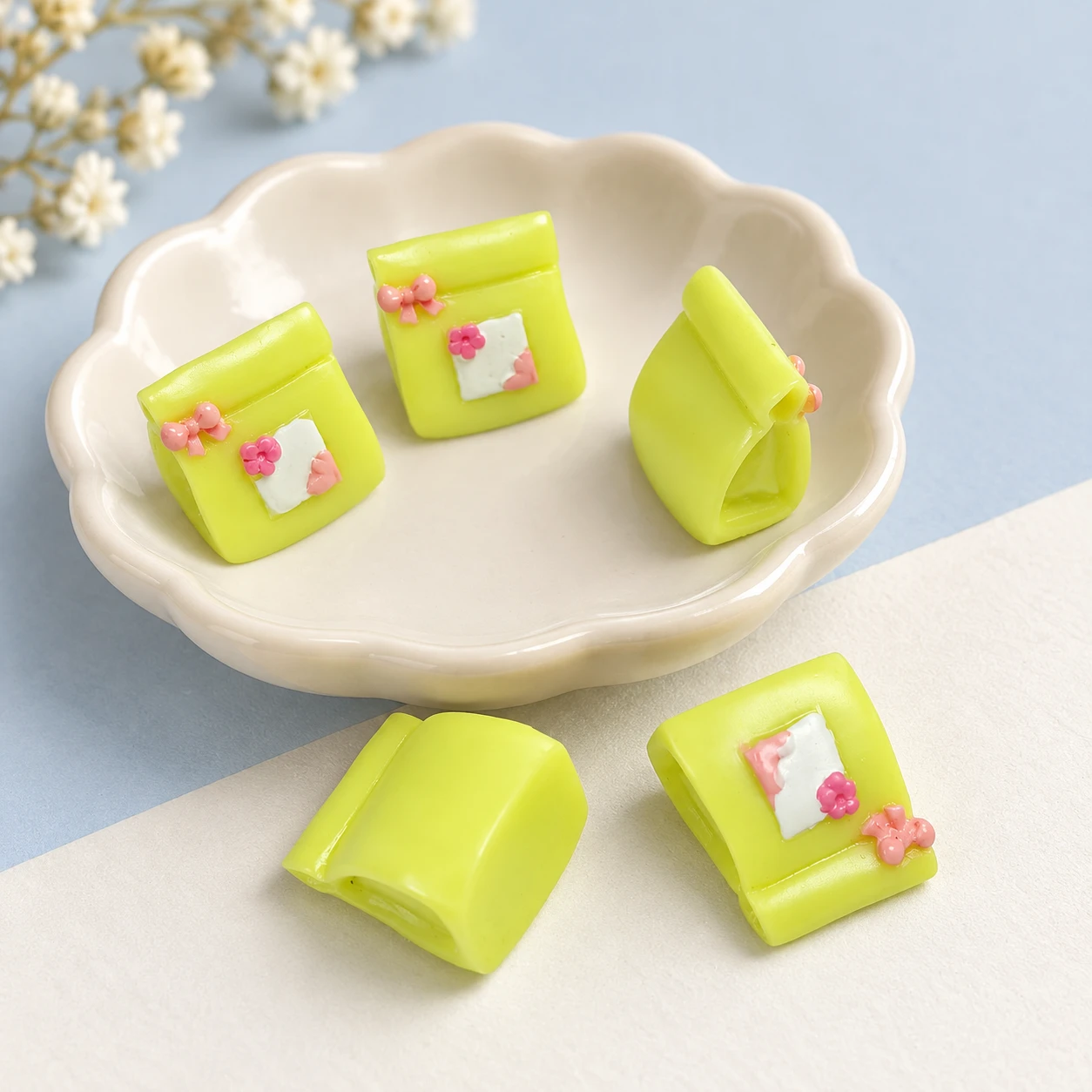 Blossom Gift Bag Resin Charms RW001877 displayed for assortment selection