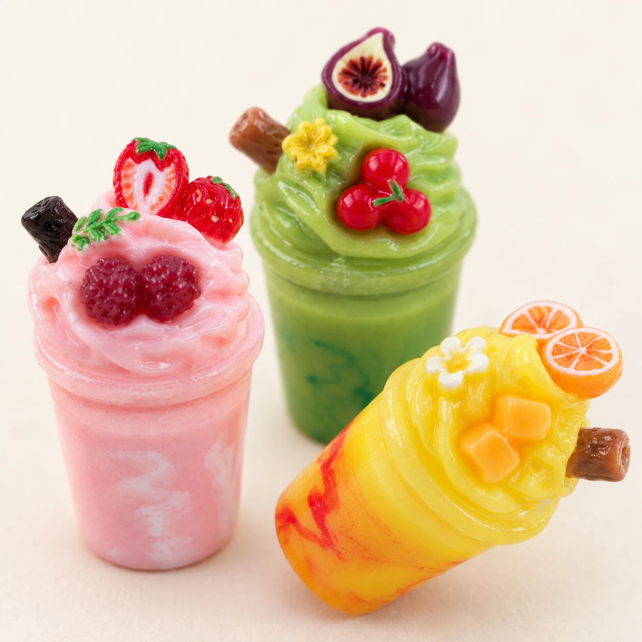 Fruit Dessert Drink Resin Miniatures RW0025221 / 26495 close-up showing the decorative shape and finish