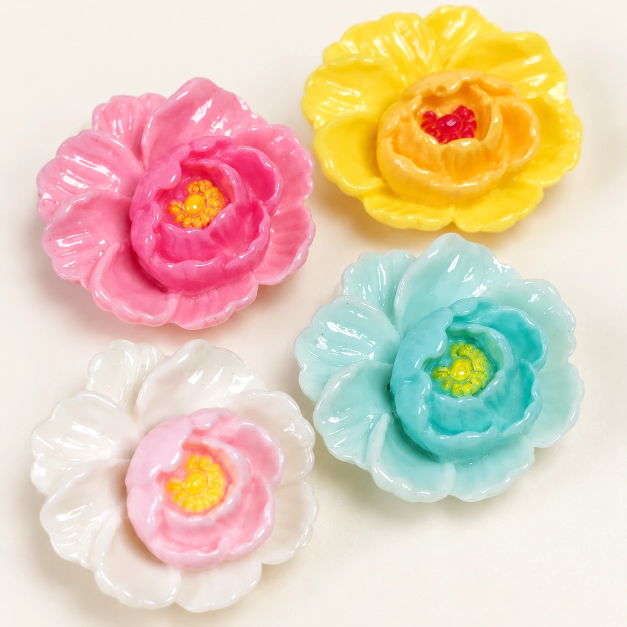Layered Flower Resin Charms RW002255 close-up showing the decorative shape and finish