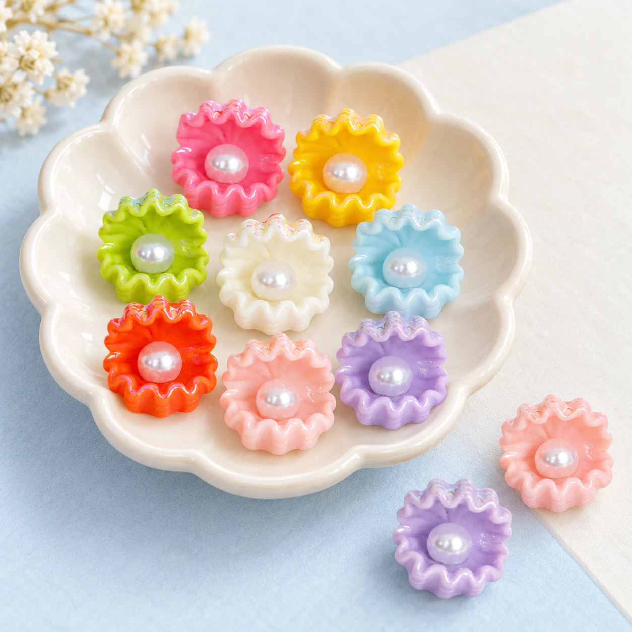 Pearl-Center Ruffled Flower Resin Charms RW0021224 displayed for assortment selection