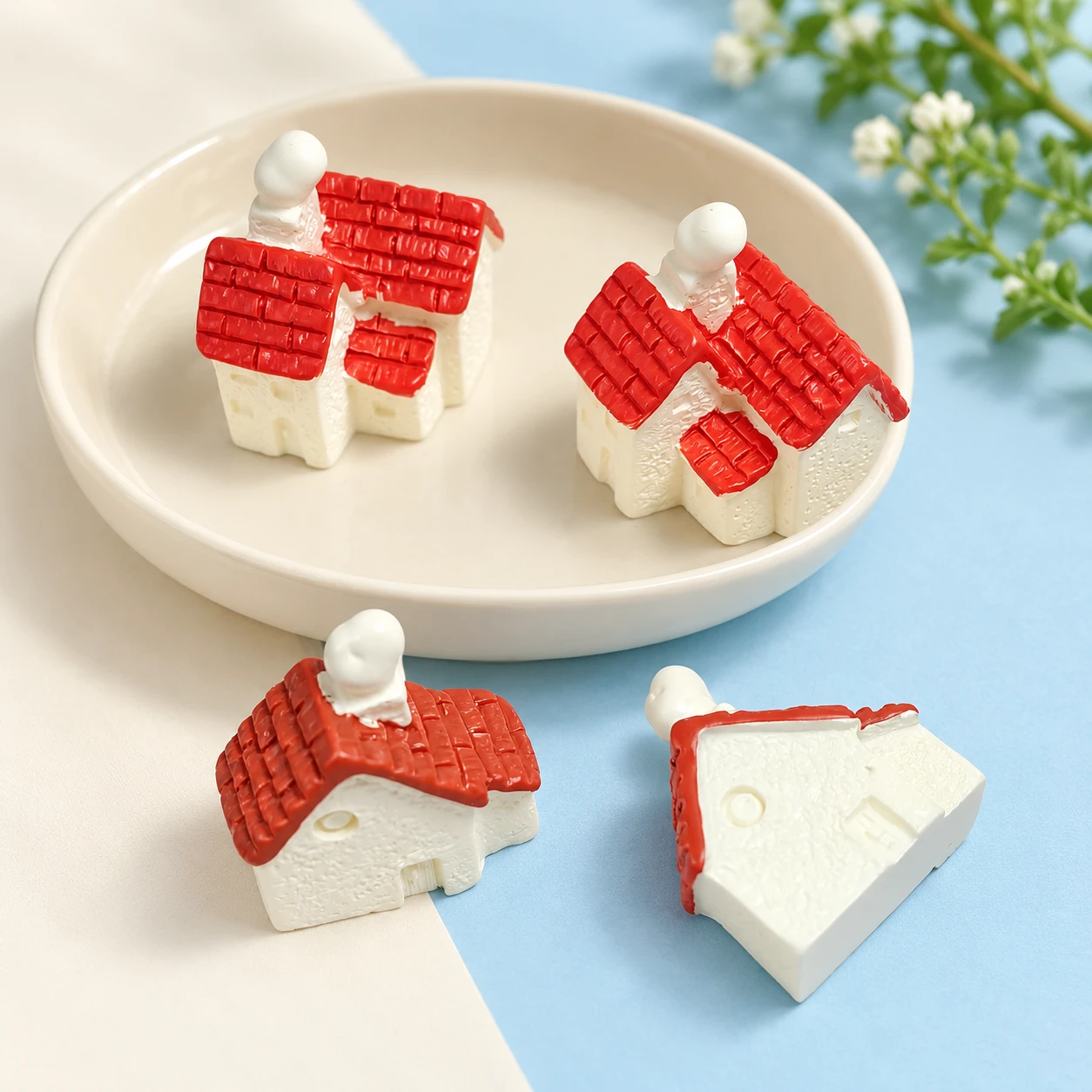 Red-Roof House Resin Miniatures RW001822 displayed for assortment selection