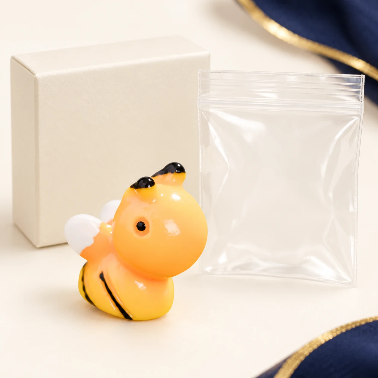 Rounded Bee Resin Charm RW002203 with illustrative private-label packaging