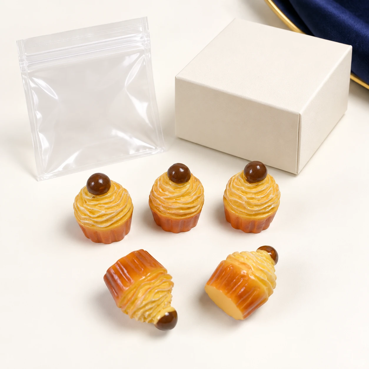 Swirled Pastry Resin Charms RW001989 with illustrative private-label packaging