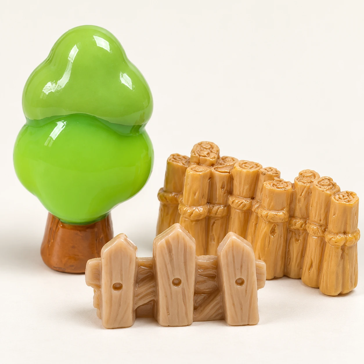 Tree and Fence Resin Miniatures RW002220 close-up showing the decorative shape and finish