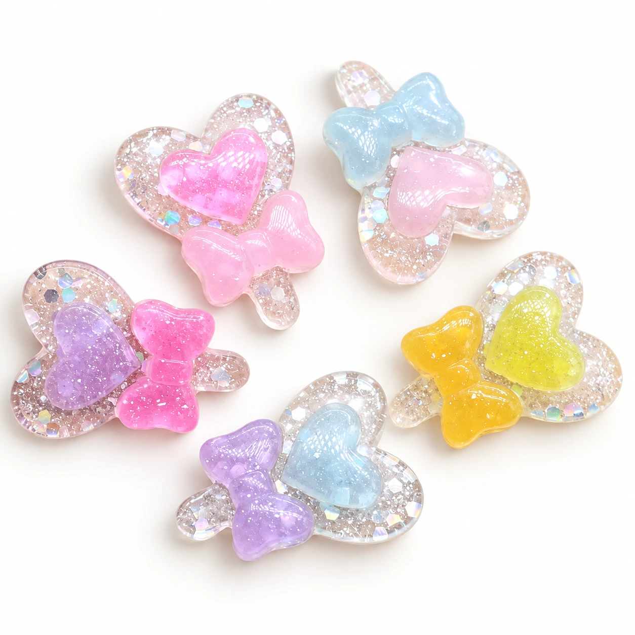 Detail visualization of glitter heart & bow resin charms, RW2041